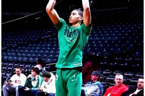 开云体育-塔图姆迎来十赛季高光表现，澳大利亚队球迷沸腾！的简单介绍