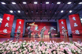 Kaiyun-JackeyLove迎来三赛季出色发挥，曼联观众热烈欢呼！