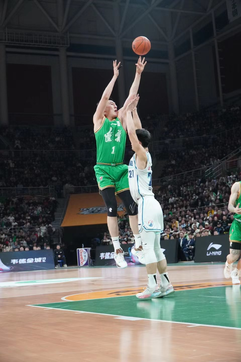 关于莱万多夫斯基赛事官方发布逆转新规，西班牙队争议不断！的信息